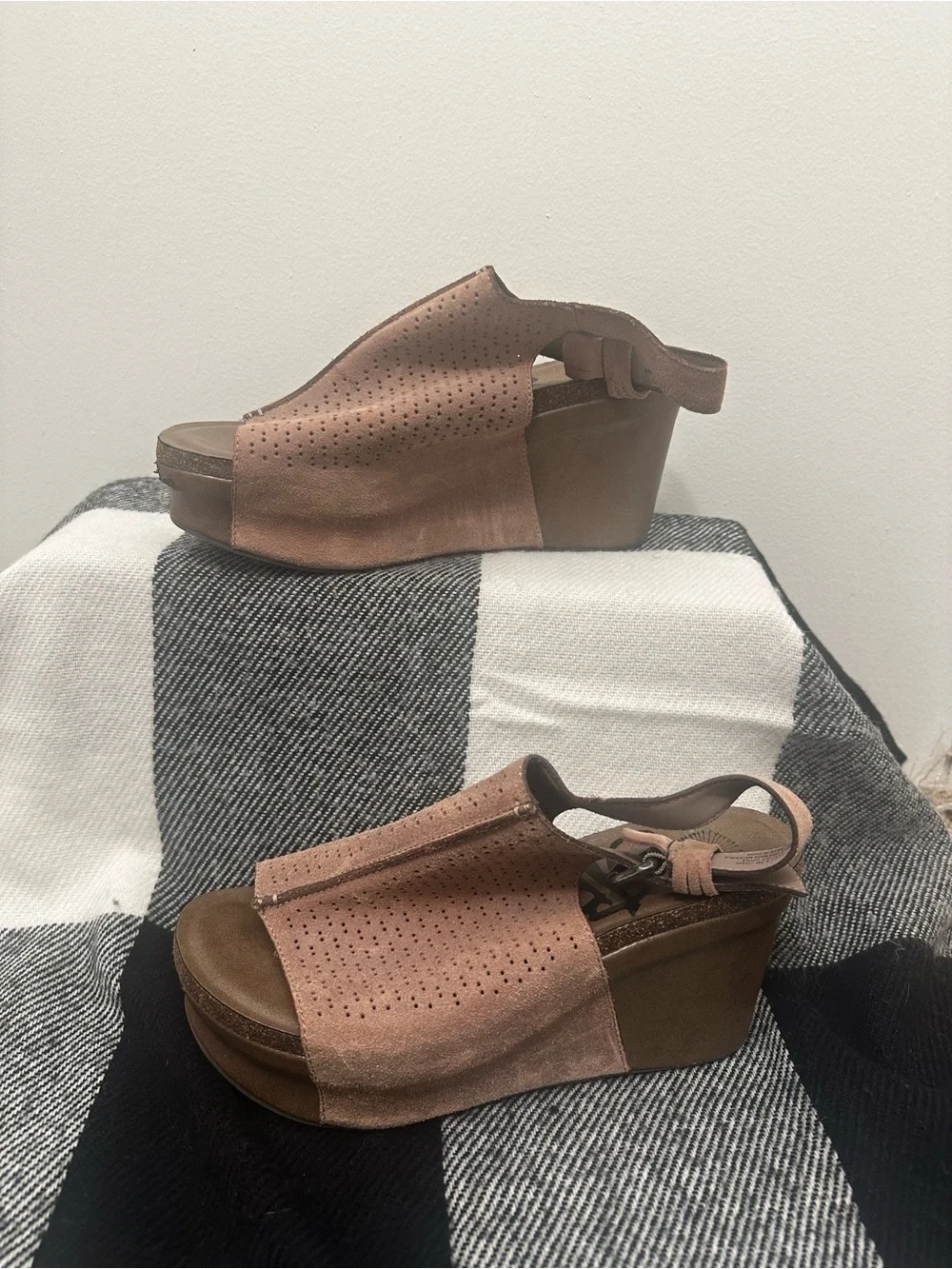 OTBT suede upper